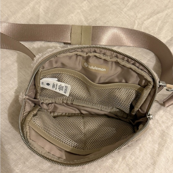 lululemon athletica White Sherpa Crossbody Bag - Picture 4 of 5
